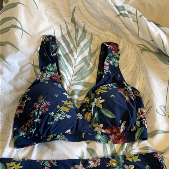 Bathing suit - Picture 3 of 3